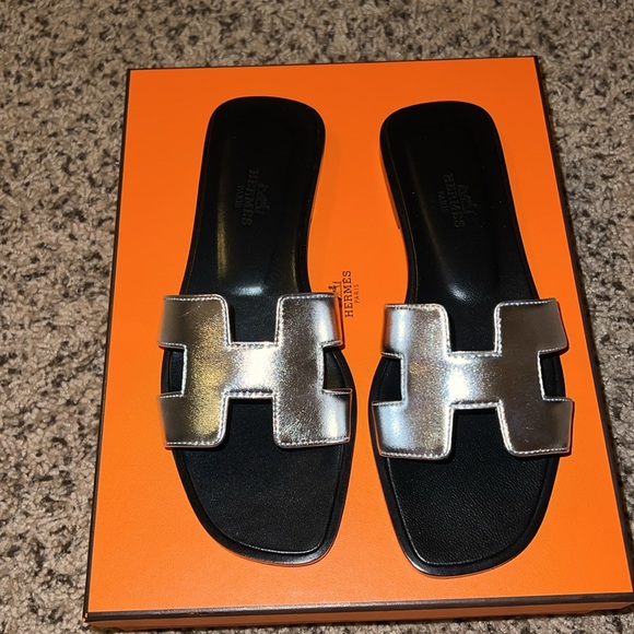 Hermes Oran Sandals - Picture 14 of 15